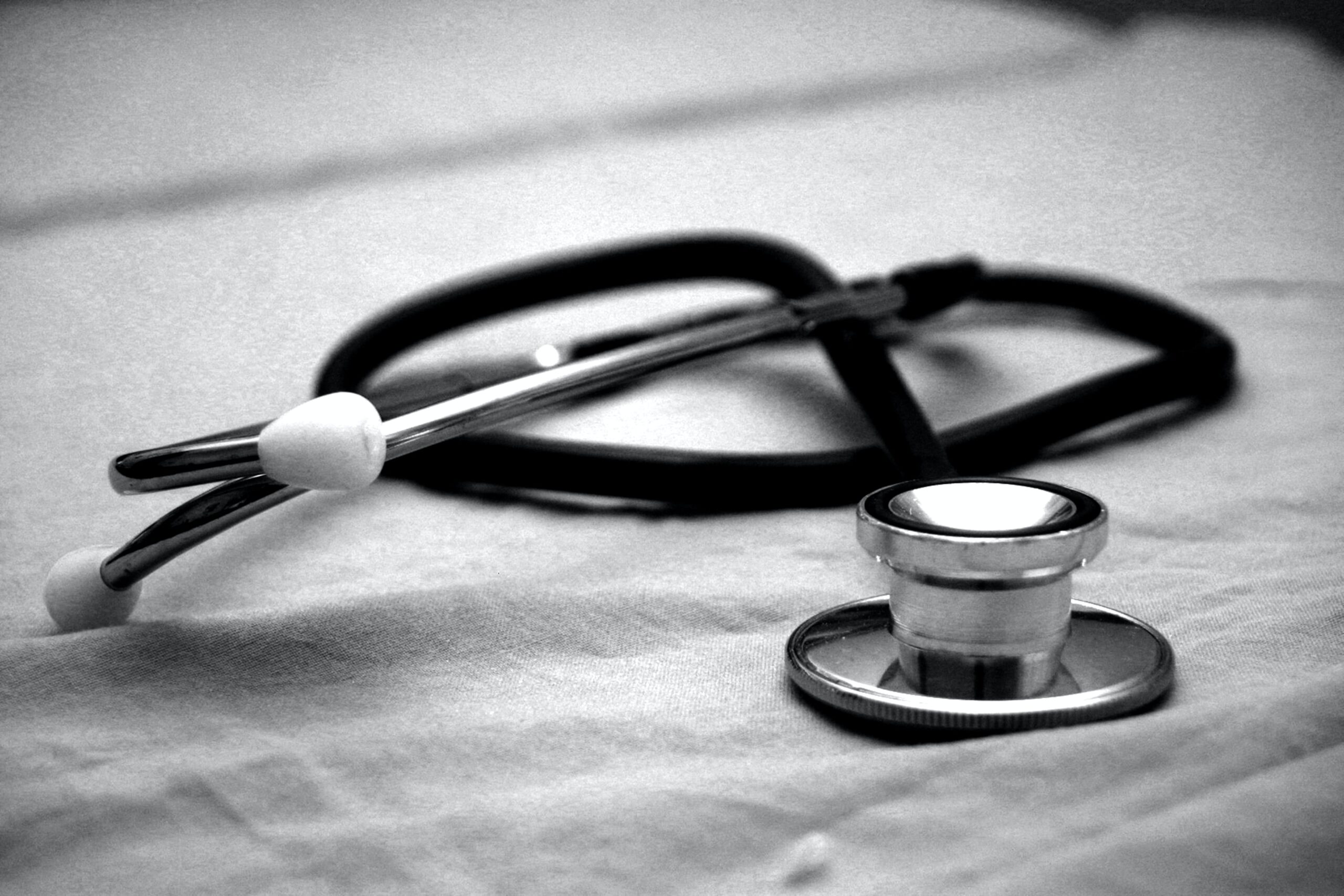 Dueños de pequeñas empresas ayudan a sus empleados a obtener un seguro médico